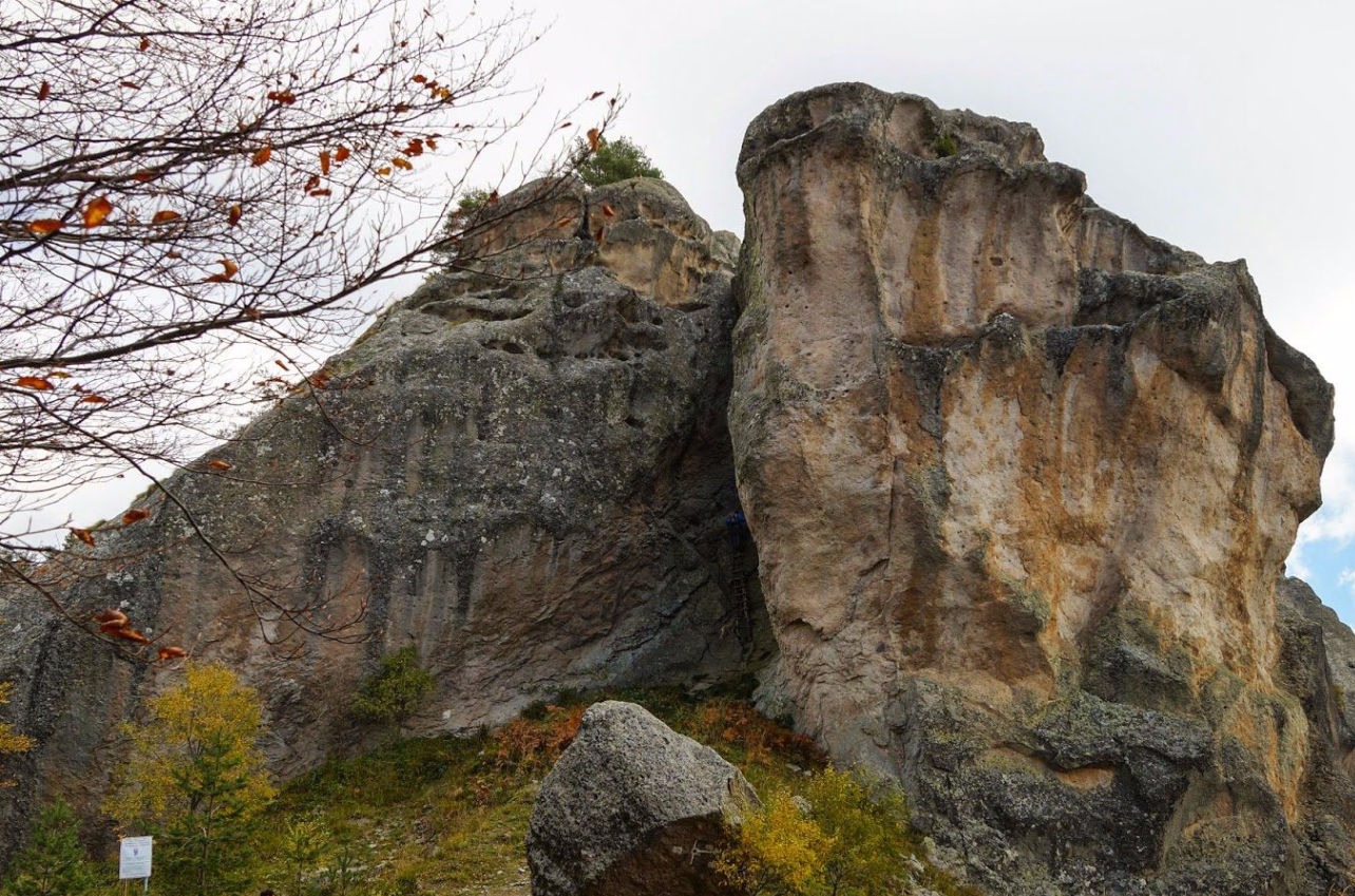 Караджов камък